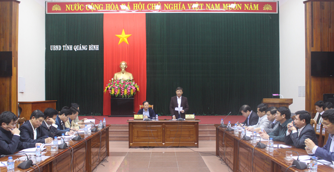 Đồng chí Nguyễn Hữu Hoài phát biểu định hướng nội dung thảo luận tại cuộc họp. 