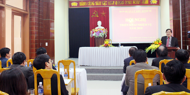 Đồng chí Nguyễn Xuân Quang, Phó Chủ tịch Thường trực UBND tỉnh phát biểu tại hội nghị.