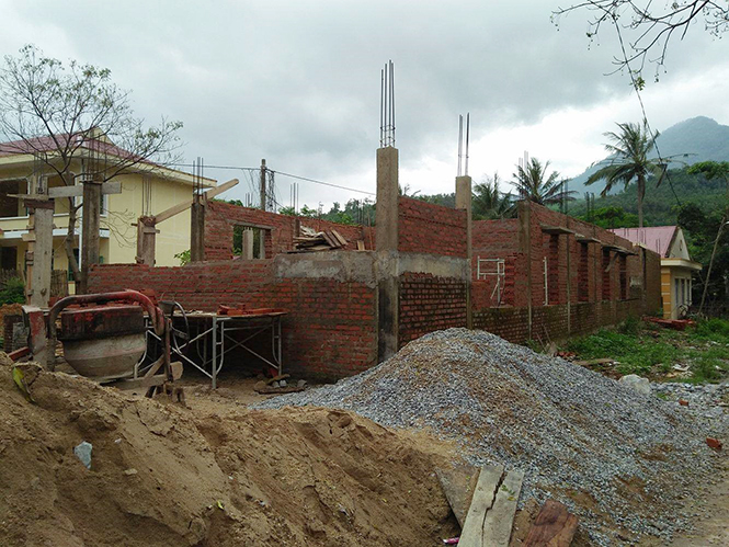Nhiều công trình xây dựng cơ bản đang được thi công trên địa bàn huyện Minh Hóa.