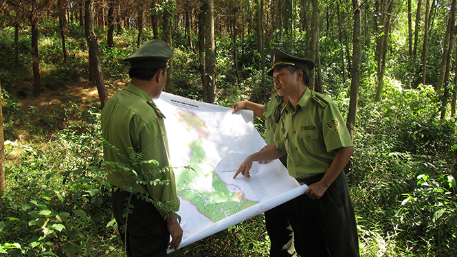 Lực lượng kiểm lâm kiểm tra công tác PCCCR trong mùa khô.
