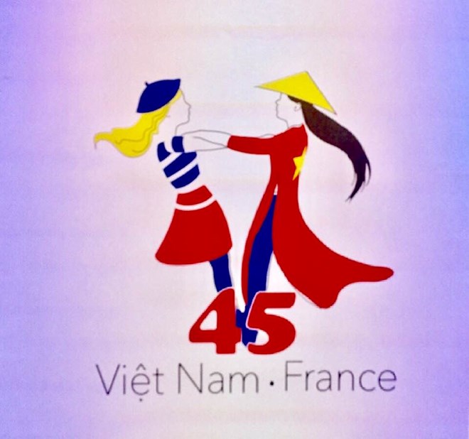 Logo kỷ niệm 45 năm thiết lập quan hệ ngoại giao Việt Nam-Pháp. (Ảnh: Nam Nguyễn/Vietnam+)