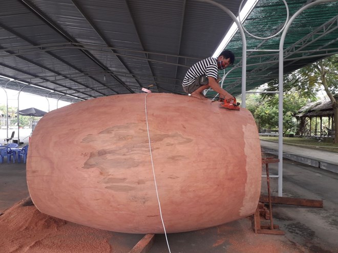 Trống “khủng” được 15 nghệ nhân lành nghề của Làng trống Đọi Tam (tỉnh Hà Nam) thực hiện. (Nguồn: kyluc.vn)