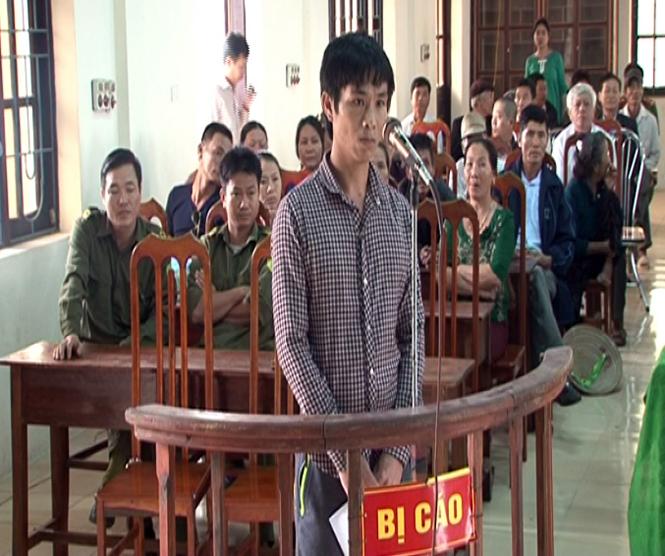 Một phiên tòa xét xử lưu động án ma túy được TAND huyện Quảng Ninh thực hiện tại xã An Ninh.