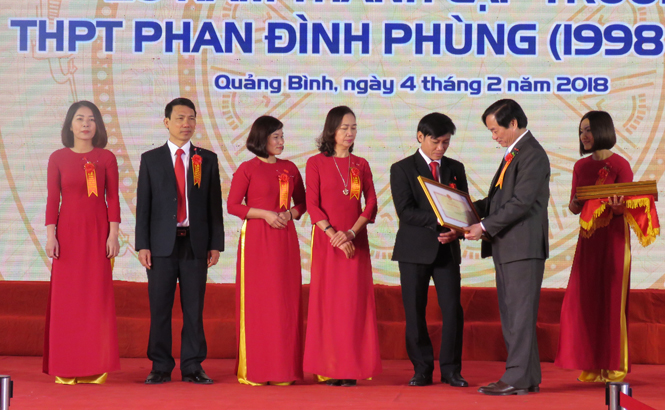 Các thầy cô giáo được nhận Bằng khen của Bộ GD - ĐT. 