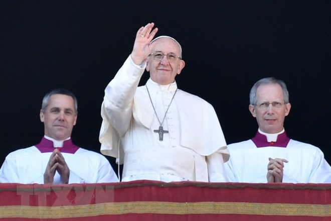 Giáo hoàng Francis (giữa) gửi lời chúc Tết Nguyên đán đến người dân châu Á. (Nguồn: AFP/TTXVN)