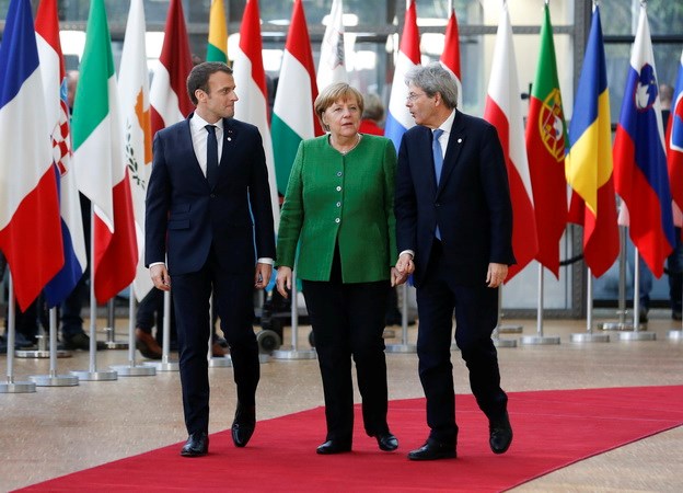 Tổng thống Pháp Emmanuel Macron, Thủ tướng Đức Angela Merkel và Thủ tướng Italy Paolo Gentiloni tại Hội nghị lãnh đạo các nước thành viên EU ở Brussels (Bỉ) ngày 23-2. (Nguồn: THX/TTXVN)