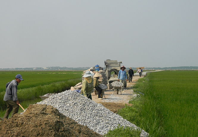 Xã Lộc Thủy triển khai xây dựng hệ thống đường giao thông trong phong trào xây dựng nông thôn mới.
