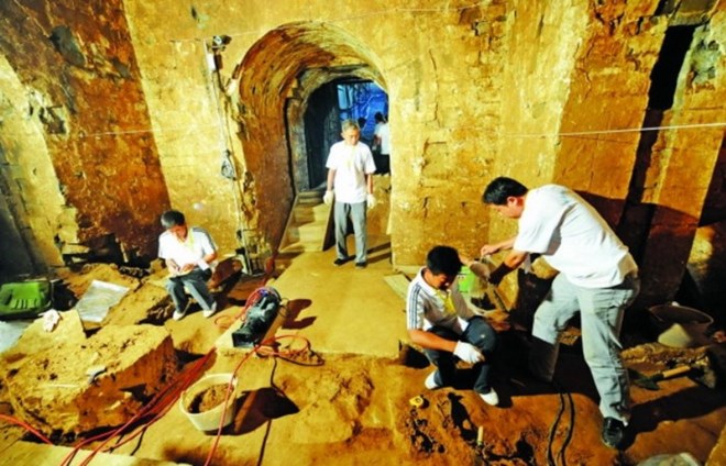  Các nhà khảo cổ khai quật tại tổ hợp lăng mộ khổng lồ của Tào Tháo. (Nguồn: medium.com)
