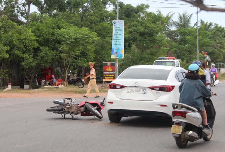 Va chạm giao thông tại 'điểm đen' Trần Quang Khải – Nguyễn Văn Linh