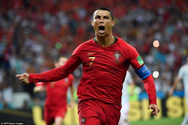 Cris Ronaldo lập hat-trick, Bồ Đào Nha thoát thua đầy kịch tính