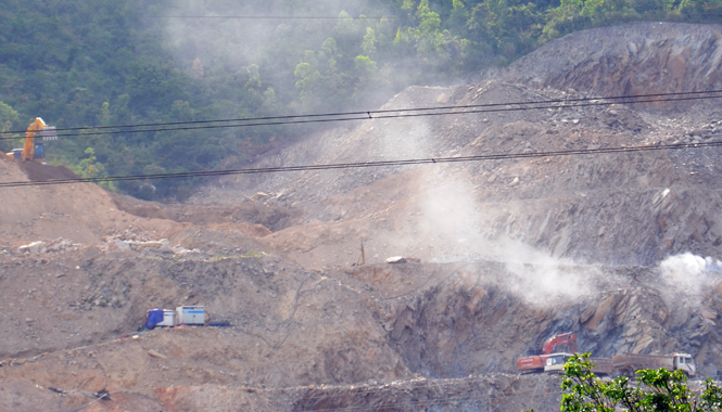 Mỏ đá Khe Cuồi nổ mìn gây ôm nhiễm môi trường.