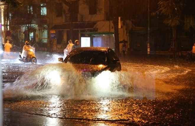 Các tỉnh Bắc Bộ, Thanh Hóa và Nghệ An có mưa to, đề phòng tố lốc