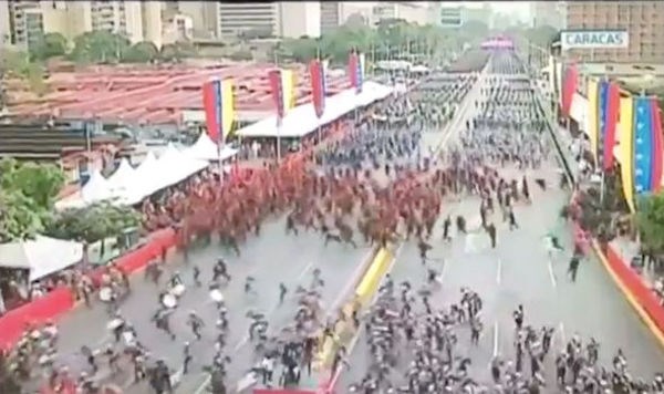 Nổ lớn tại buổi lễ có mặt của Tổng thống Venezuela Nicolas Maduro