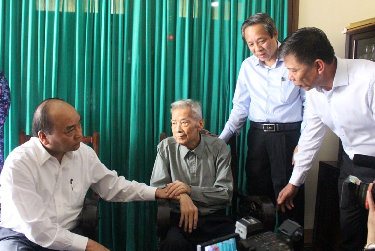 Thủ tướng Chính phủ Nguyễn Xuân Phúc thăm người có công với cách mạng