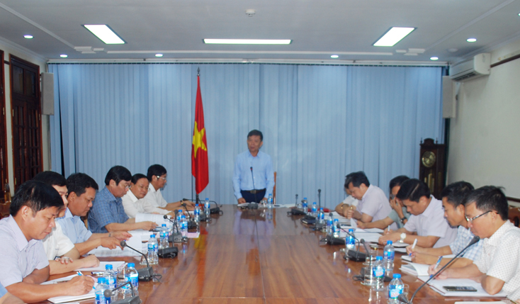 Đồng chí Nguyễn Hữu Hoài, Chủ tịch UBND tỉnh phát biểu kết luận cuộc họp.