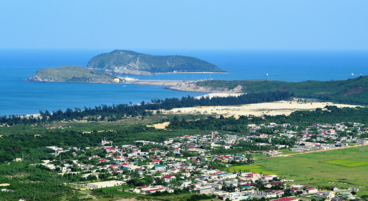 Biển Vũng Chùa-đảo Yến nằm trong vùng vịnh Hòn La rất thích hợp để phát triển du lịch nghỉ dưỡng.