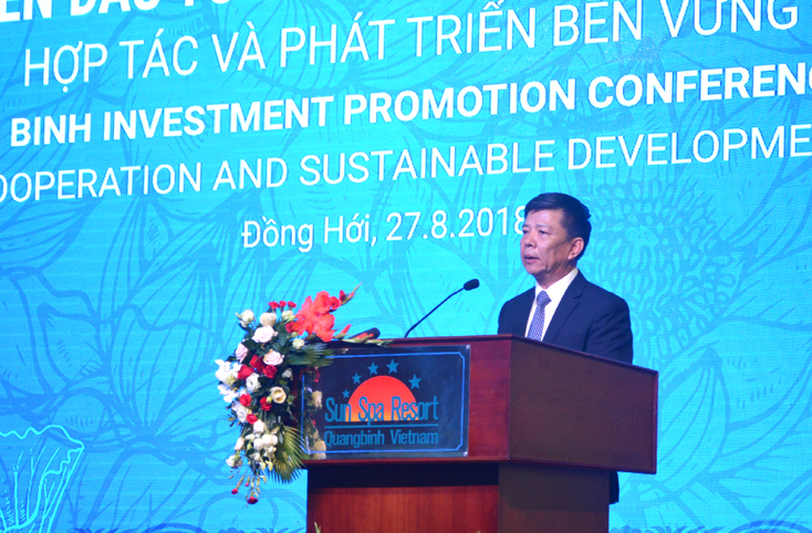 Đồng chí Nguyễn Hữu Hoài, Phó Bí thư Tỉnh ủy, Chủ tịch UBND tỉnh phát biểu khai mạc hội nghị.