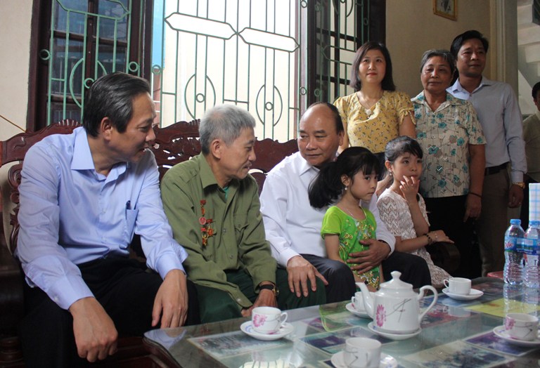  Thủ tướng Chính phủ Nguyễn Xuân Phúc thăm gia đình thương binh Phạm Đức Dỉnh