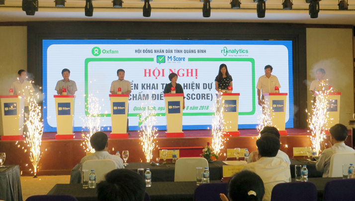 Đồng chí Nguyễn Thị Thanh Hương, Phó Chủ tịch Thường trực HĐND tỉnh và đại diện các đơn vị liên quan cùng nhấn nút khởi động dự án M-score trong lĩnh vực y tế.