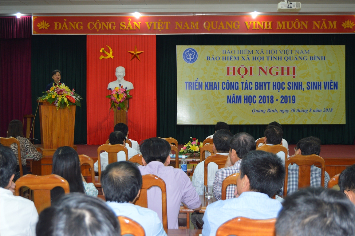 Đồng chí Phó Chủ tịch UBND tỉnh Nguyễn Tiến Hoàng phát biểu tại hội nghị