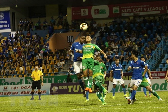 V-League: Hà Nội cách ngôi vương 3 điểm, nóng cuộc đua trụ hạng
