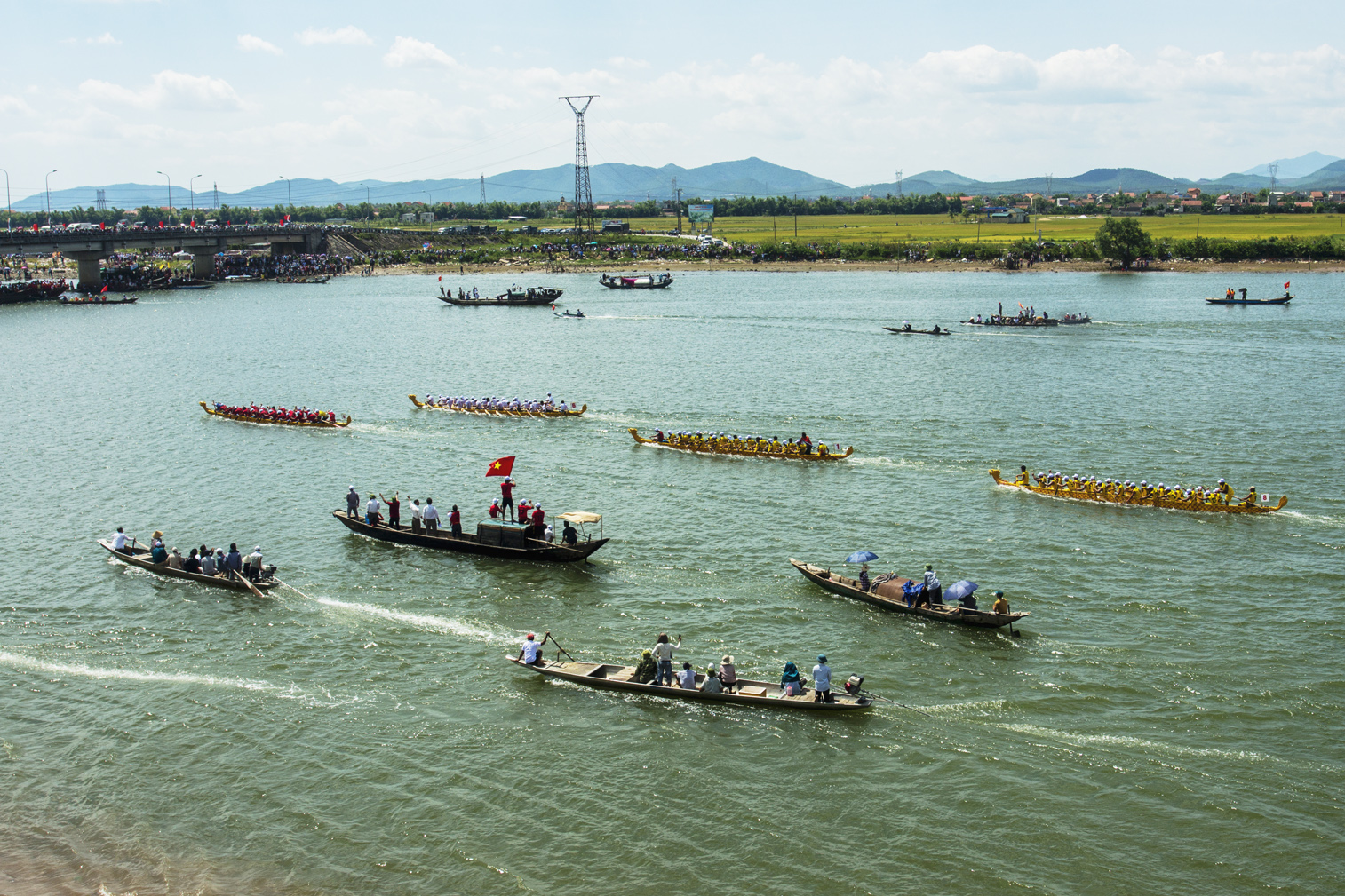 Lễ hội đua thuyền trên sông Gianh
