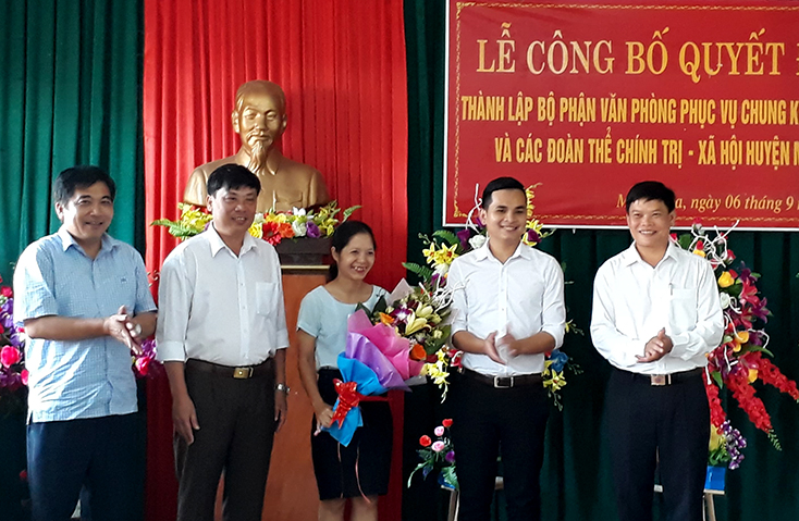 Thành lập Bộ phận văn phòng phục vụ chung khối Mặt trận và các đoàn thể chính trị-xã hội huyện Minh Hóa