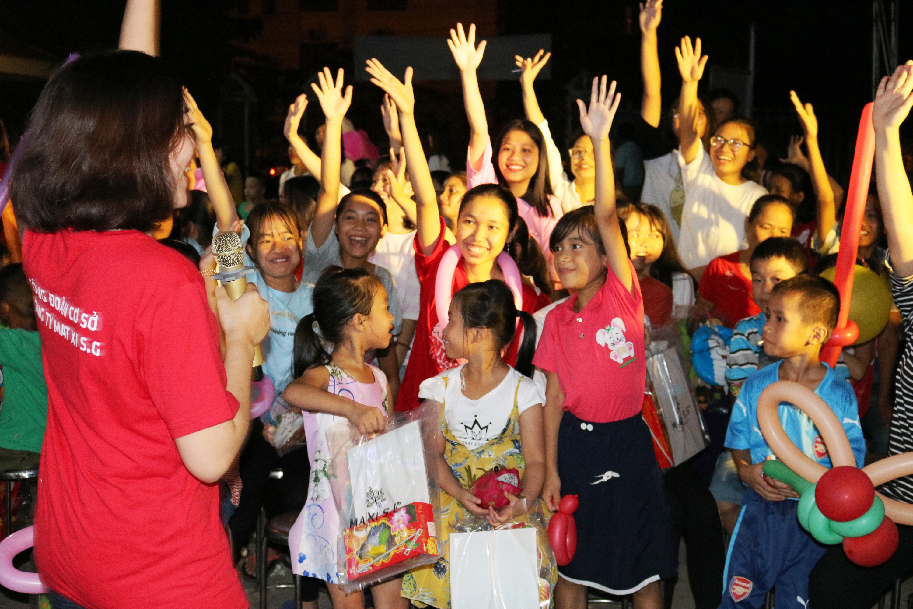 Trao quà Trung thu cho Làng trẻ em SOS Quảng Bình
