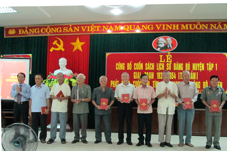 Quảng Ninh: Công bố cuốn "Lịch sử Đảng bộ huyện, tập 1, giai đoạn 1930-1954"