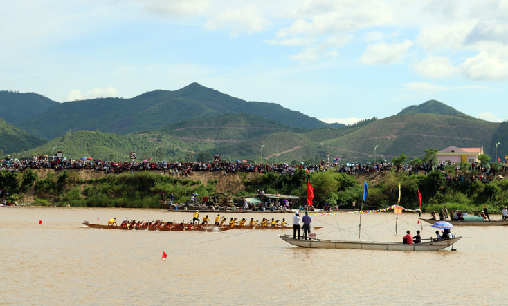 Đua thuyền truyền thống trở thành hoạt động hàng năm của xã Châu Hóa chào mừng kỷ niệm Cách mạng tháng 8 và Quốc khánh 2-9.