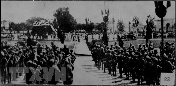 Ngày 2-9-1945, tại quảng trường Ba Đình (Hà Nội), Chủ tịch Hồ Chí Minh đọc bản Tuyên ngôn độc lập, khai sinh ra nước Việt Nam Dân chủ Cộng hòa. (Ảnh tư liệu: TTXVN)
