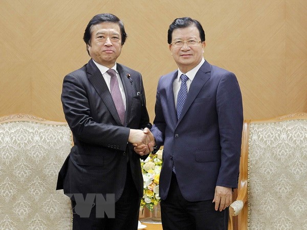 Phó Thủ tướng Trịnh Đình Dũng tiếp ông Fukui Teru, Bộ trưởng phụ trách chính sách đại dương của Nhật Bản, Chánh văn phòng Liên minh Nghị sỹ hữu nghị Việt-Nhật. (Ảnh: Văn Điệp/TTXVN)