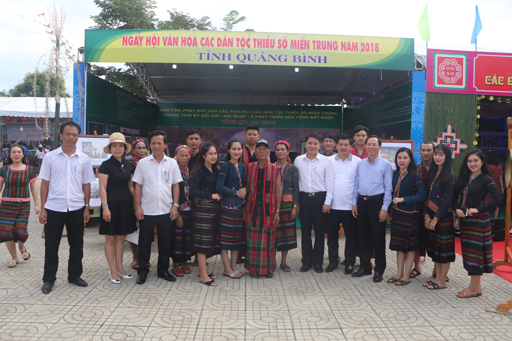 Đoàn diễn viên, nghệ nhân dân gian và vận động viên tỉnh Quảng Bình tham gia tại Ngày hội văn hóa các dân tộc thiểu số miền Trung lần thứ 3. 