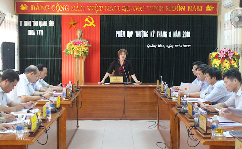 Đồng chí Phó Chủ tịch Thường trực HĐND tỉnh Nguyễn Thị Thanh Hương phát biểu chỉ đạo tại phiên họp
