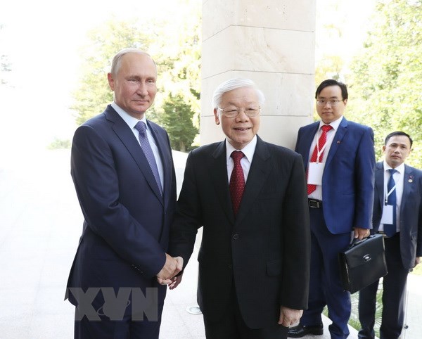 Tổng thống Liên bang Nga Vladimir Putin đón Tổng Bí thư Nguyễn Phú Trọng. (Ảnh: Trí Dũng/TTXVN)