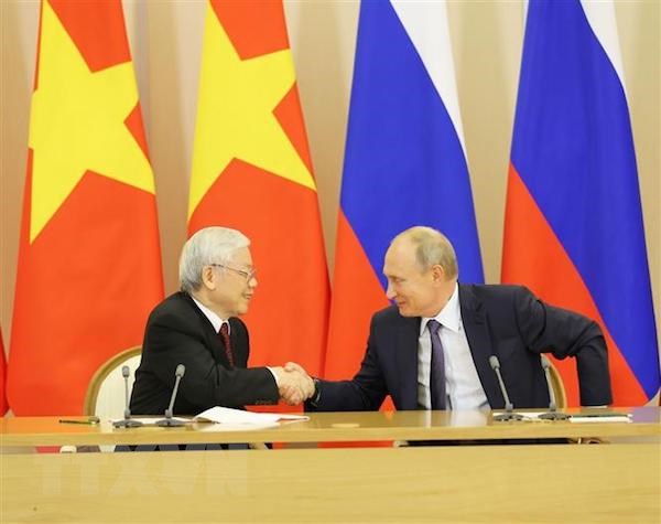 Hợp tác Việt Nam-Liên bang Nga đã đạt được nhiều thành tựu đáng kể trong nhiều lĩnh vực. Quan hệ giữa Việt Nam và Nga ngày càng gắn bó và phát triển. Cùng với sự tự tin của hai nền kinh tế lớn, hợp tác Việt Nam-Liên bang Nga đang mở ra nhiều cơ hội mới trong thời đại hiện đại.