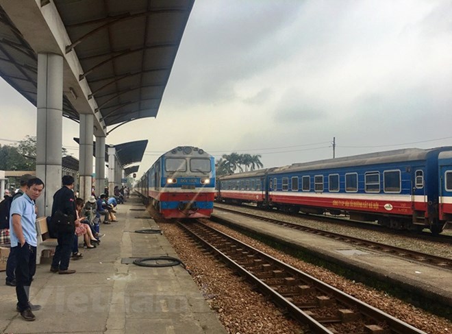 Đường sắt chạy hàng chục đôi tàu dịp Tết Nguyên đán Kỷ Hợi. (Ảnh: Phương Linh/Vietnam+)