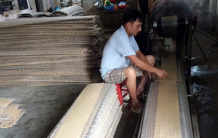 Nghề làm bánh tráng ở Quảng Hoà được gìn giữ và phát triển. 