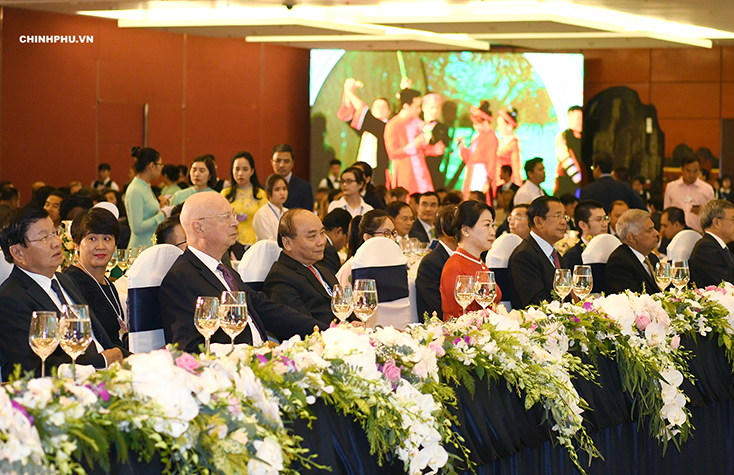  Thủ tướng Nguyễn Xuân Phúc và Phu nhân chủ trì Dạ hội Quảng bá văn hóa Việt Nam. Ảnh: VGP/Quang Hiếu