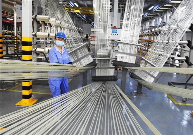 Một nhà máy sản xuất sợi carbon ở tỉnh Giang Tô, Trung Quốc. (Nguồn: AFP/TTXVN)