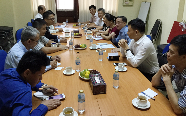 1. Quang cảnh buổi làm việc giữa Đoàn báo chí Việt Nam với Cục Báo chí nước bạn Lào.