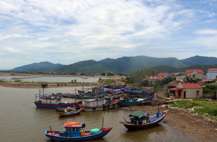 Khu neo đậu tránh trú bão cho tàu cá Cửa Roòn (xã Quảng Phú, huyện Quảng Trạch).