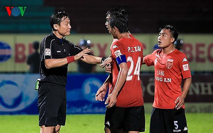 Những quyết định bẻ còi và sai sót của trọng tài Trần Văn Lập ở vòng 22 V-League 2018 và vòng 23 mùa giải trước chỉ là sự trùng hợp ngẫu nhiên?