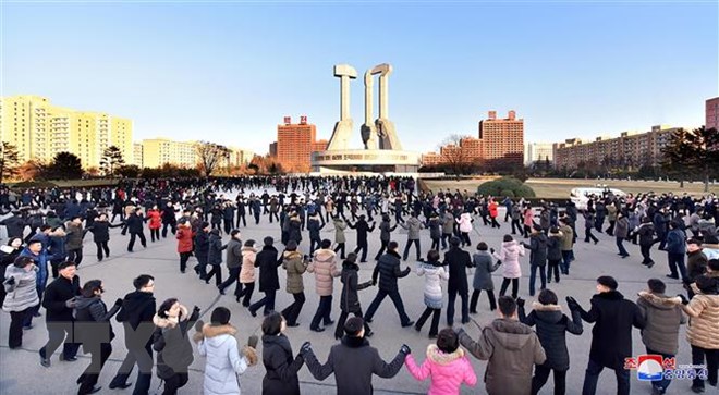 Người dân Triều Tiên tổ chức mừng một sự kiện tại Bình Nhưỡng. (Nguồn: YONHAP/TTXVN)