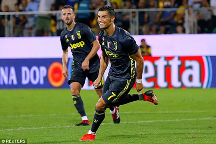  Ronaldo tỏa sáng giúp Juventus giành trọn 3 điểm trước Frosinone (Ảnh: Reuters).