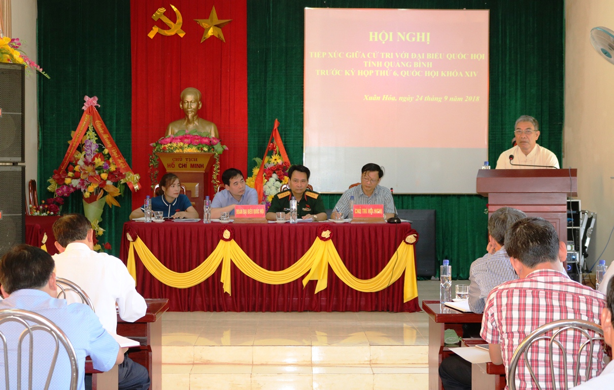 Các đại biểu tiếp xúc với cử tri huyện Minh Hóa tại xã Xuân Hóa