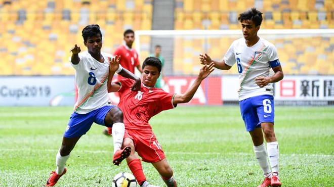 U16 Iran (áo đỏ) bất lực trước U16 Ấn Độ. (Nguồn: AFC)