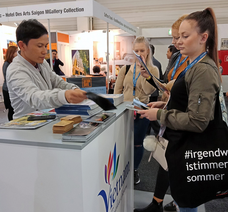 Gian hàng du lịch Quảng Bình tại hội chợ ITB Berlin thu hút sự quan tâm lớn của khách du lịch quốc tế. 