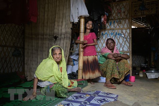 Người tị nạn Rohingya tại trại tị nạn Kutupalong, gần Coxs Bazar, Bangladesh ngày 10-8. (Ảnh: AFP/TTXVN)