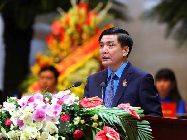Trong ảnh: Chủ tịch Tổng Liên đoàn Lao động Việt Nam Bùi Văn Cường trình bày báo cáo của Ban Chấp hành khóa XI. (Ảnh: TTXVN)